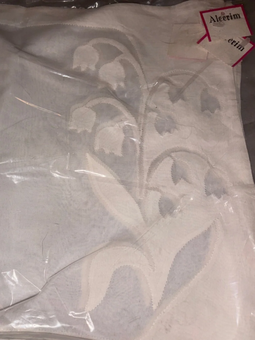 NWT Teresa Alecrim Portugal Floral Embroidered Scalloped Placemats - Set of 4